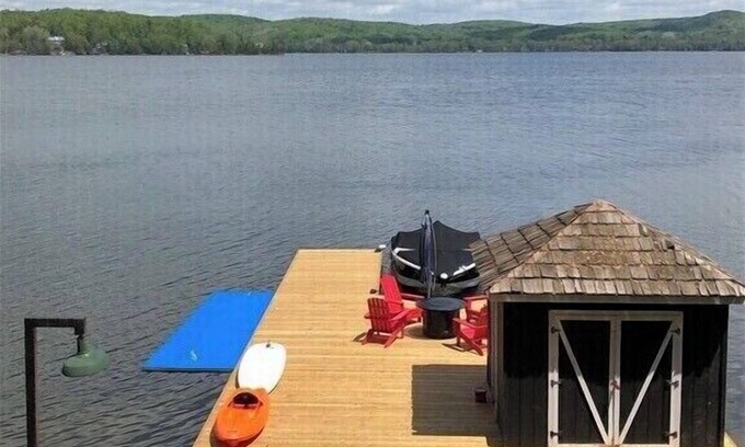Lake of Bays Cottage | Beautiful Waterfront Peninsula Lake Year Round Cottage w/All Day Sun!