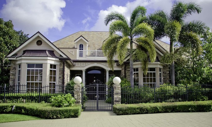 Lake Ida Shores House | Beautiful Waterfront Resort, Perfect For Families, Minutes To The Beach!