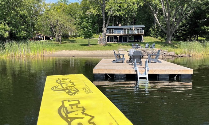 Eagle Lake Cottage | Beautiful Waterfront 4 Season Lake House