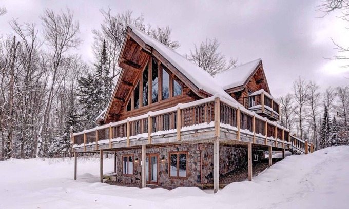 Labelle Ski Chalet | Beautiful Waterfront Chalet