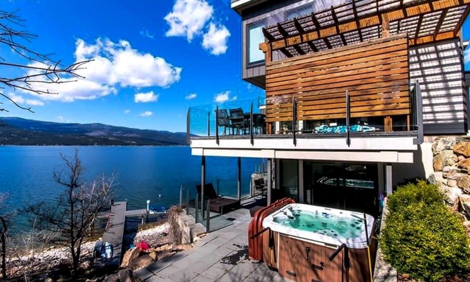 Vernon House | Beautiful Waterfront Executive House
