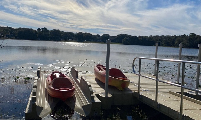 Limona Improvement House | Beautiful Waterfront Home -Pool with Jacuzzi