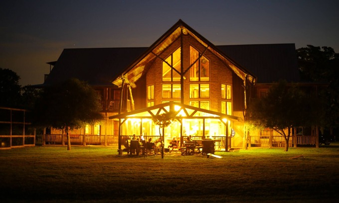 Quinlan Cabin | Beautiful Waterfront Lodge on Ranch with Pool - 45 Miles from Dallas