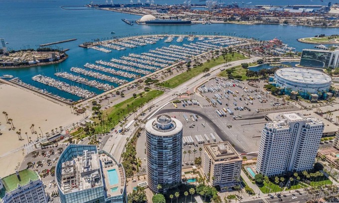 East Village Condo | Beautiful Waterfront Condo with Balcony in Long Beach