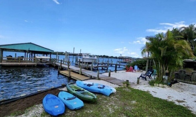 Sebastian River Heights House | Beautiful waterfront bungalow. Great for family vacation or couples fishing week