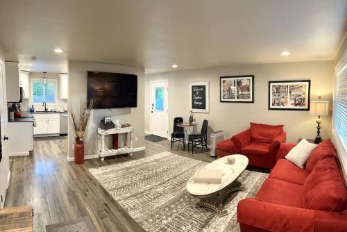 Yakima House | Beautiful, well-stocked home - sleeps 7!