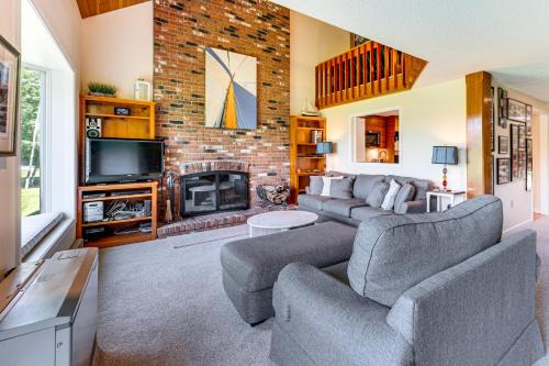 Jackson House | Beautiful Wentworth Golf Club Condo Balcony and AandC