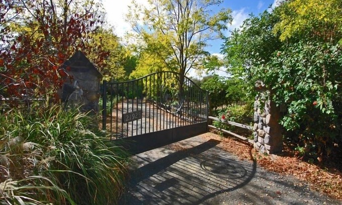 Vineburg House | Beautiful Wine Country Retreat!