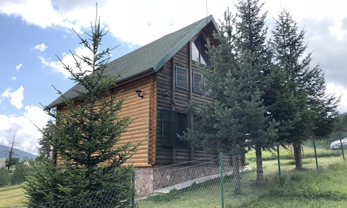 Zabljak Apartment | Beautiful wooden house nearby pines forest