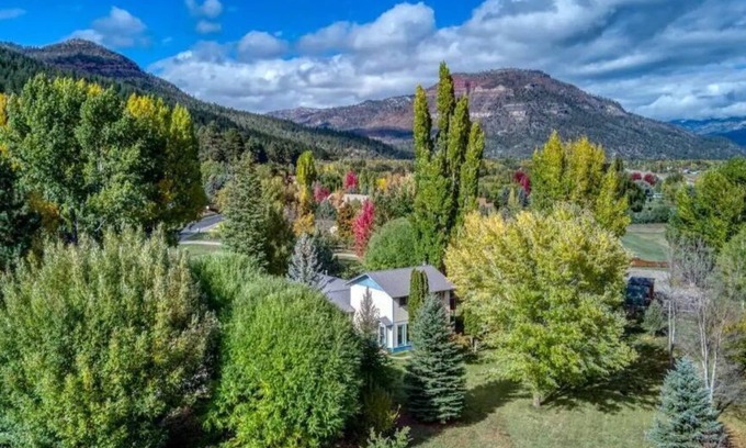 Trimble House | Beautiful yard, near hot springs/trails, dogs welc