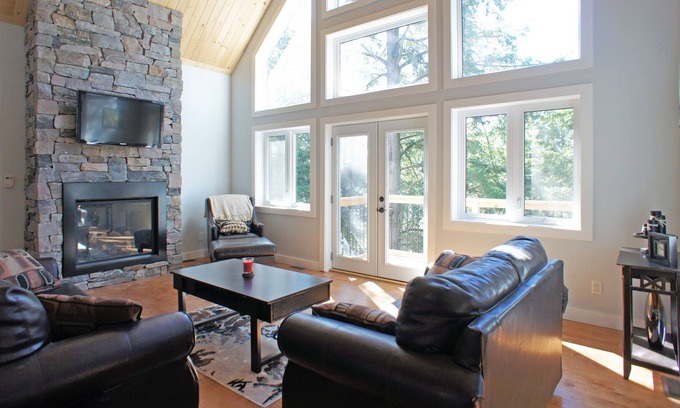 Dysart et al Cottage | Beautiful Year Round Cottage