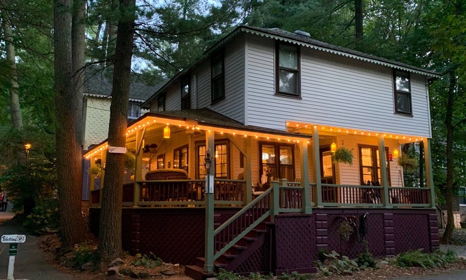Mount Gretna Heights Cottage | Beautiful Yr Round Cottage Great Porch, Heart of MTG, Near Hershey, Lititz, Lanc