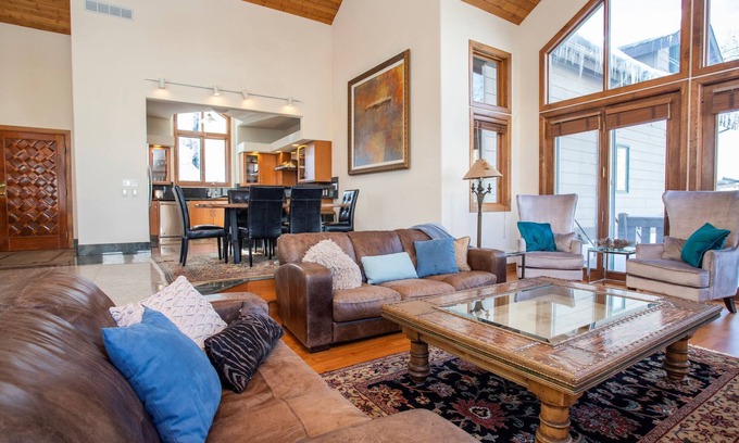 Highland Meadows House | Beautifull Alpine Home with Panoramic Views from Deck , Open Concept, Hot Tub