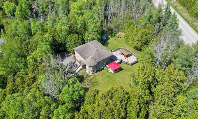 South Bruce Peninsula Villa | Beautifull Sauble Falls Villia minutes to the beach