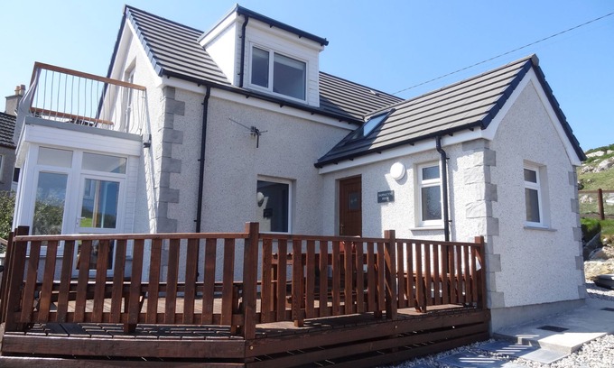 Isle of Scalpay Cottage | Beautifully appointed cottage, overlooking South Harbour, Scalpay