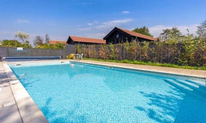 Rookley Cottage | Beautifully appointed cottage with one double and one twin.