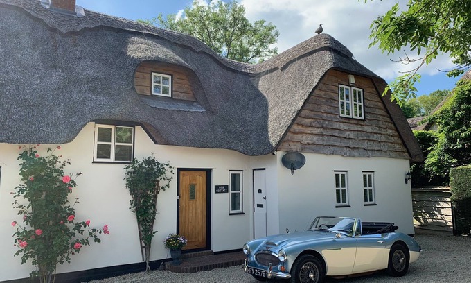 New Forest District Cottage | Beautifully Appointed Riverside Thatched Cottage. Town Centre, Yet Secluded