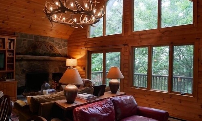 Bromley Mountain House | Beautifully appointed Bromley Dorset House Townhome