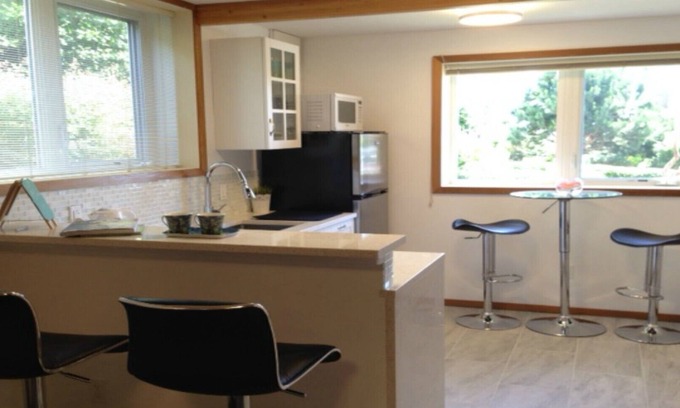 Saanich East House | Beautifully appointed suite is on a gorgeous, secluded, quiet Oceanfront street