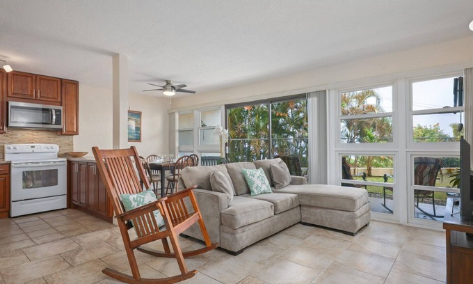 Honalo Condo | Beautifully appointed 2-bed, 1-bath condo in the heart of Kealakekua, Big Island of Hawaii.