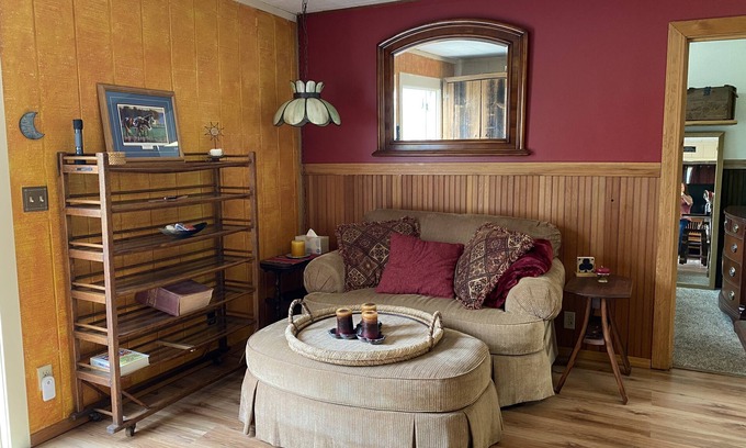 Thurston Cottage | Beautifully decorated Cottage on 30 acre ranch, accommodations for horses extra
