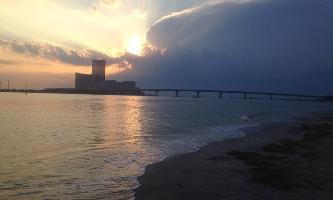 Southend House | Beautifully decorated, newly remodeled home only steps away from the beach.