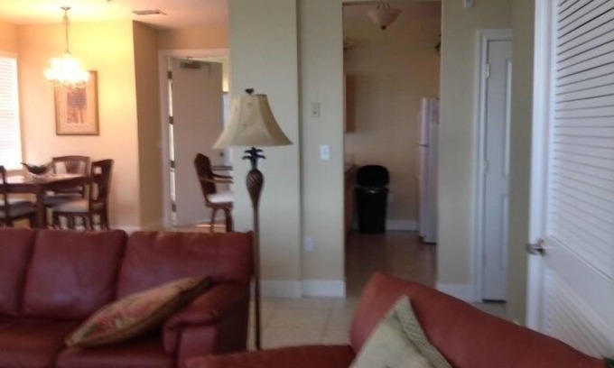 Stuart Apartment | Beautifully Decorated Condo, Close To Downtown Stuart