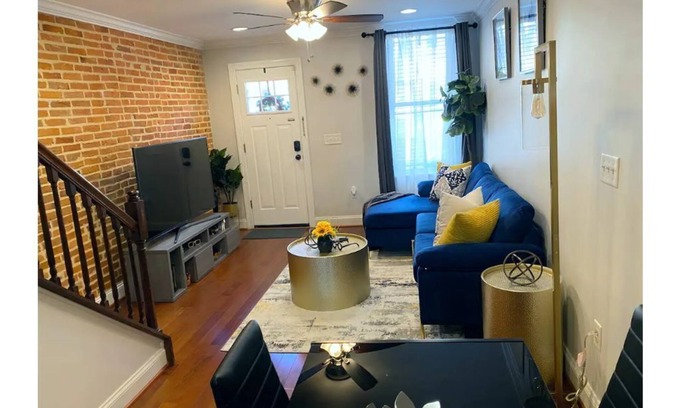 South Baltimore House | Beautifully decorated Federal Hill home w/rooftop