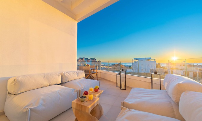 Tarifa Apartment | Beautifully designed 2 bedroom apartment with terrace an communal spa