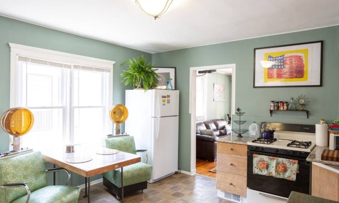 Hamtramck House | Beautifully designed warm and cozy Detroit artist hideaway!