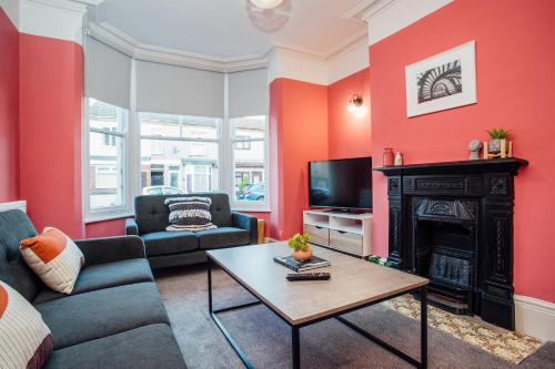 Rugby Villa | Beautifully Finished Spacious House!