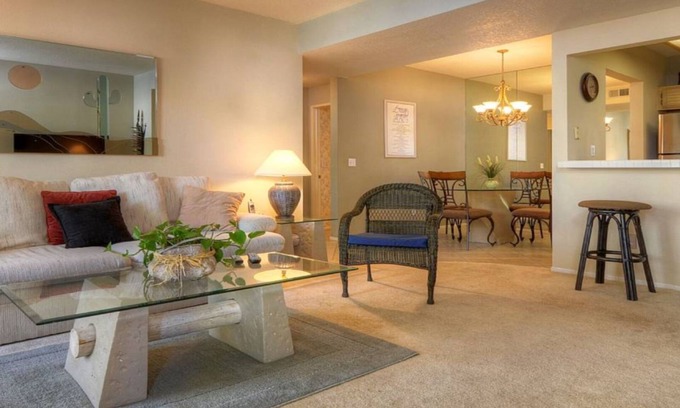 Valencia Condo | Beautifully Furnished & Excellent Location!
