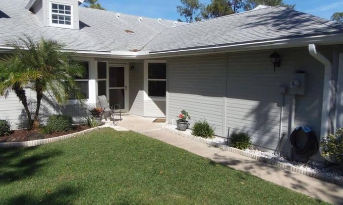 Countryside House | Beautifully Furnished Townhome in Great Location