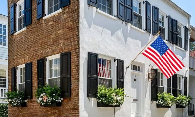 South of Broad House | Beautifully furnished Charming single South of Broad. Ideal Location w/parking