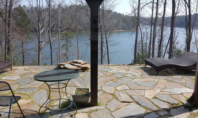 Nebo Apartment | Beautifully furnished Lake Side Apartment