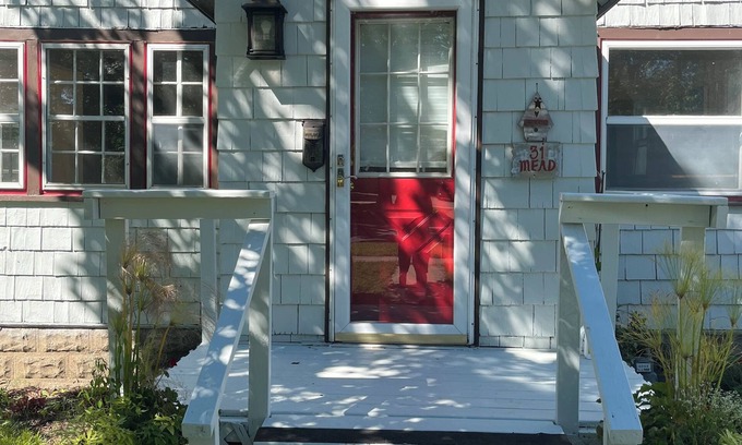 Hillsdale House | Beautifully furnished 3-bedroom home located half a mile from Hillsdale College