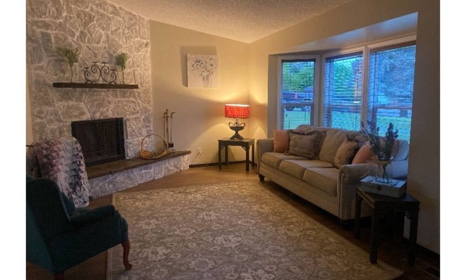 Tri-Cities House | Beautifully furnished home in quiet neighborhood