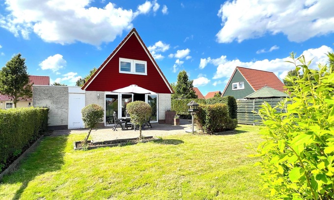 Stevensweert House | Beautifully holiday home near the water on park