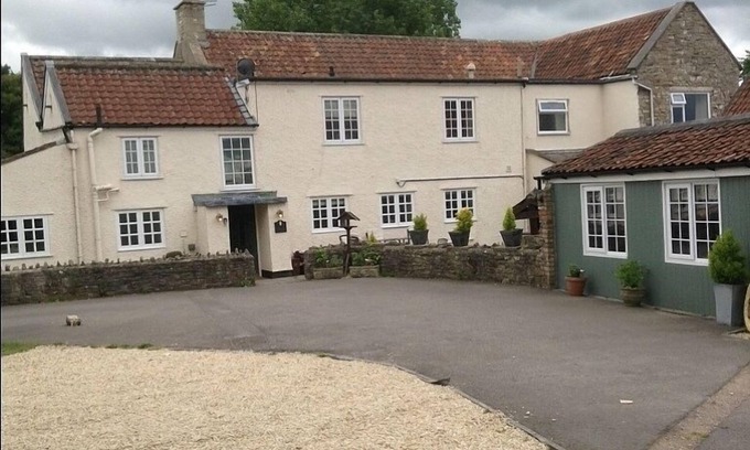 Upton Cheyney Other | Beautifully Modernised Farmhouse w/2 Hot Tubs & Annex, Games Room, Sleeps 26