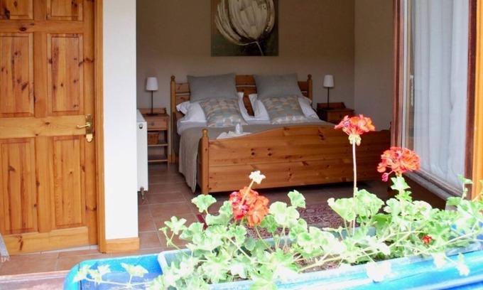 Noyant-Villages Cottage | Beautifully presented gite in heart of UNESCO region of Outstanding Beauty