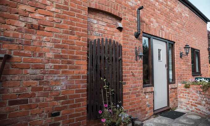 Binfield House | Beautifully presented period property in village location