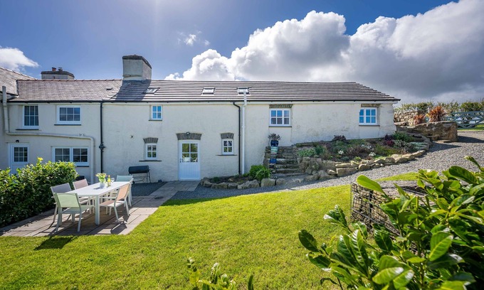 Llanerchymedd Cottage | Beautifully renovated barn conversion set in the heart of the Anglesey countryside
