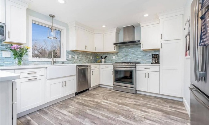 Eastward Look House | Beautifully Remodeled New To The Market Walk To Scarborough Beach With AC