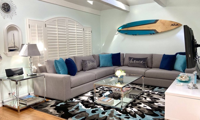 South Redondo House | Beautifully Remodeled Luxurious Beach House 1.5 Blocks from the Beach