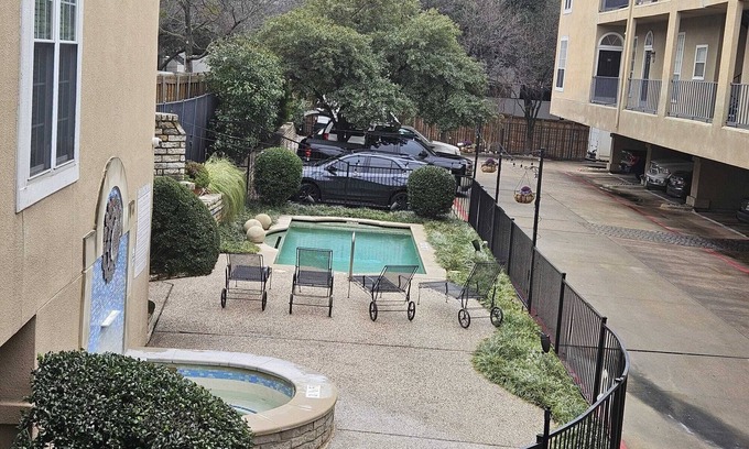 Turtle Creek Apartment | Beautifully remodeled condo 2b/2bth conveniently in West Village, Uptown Dallas