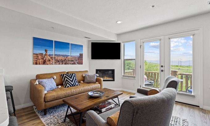 Wolf Creek Condo | Beautifully remodeled condo, clean/cozy and minutes form Powder and Snowbasin.