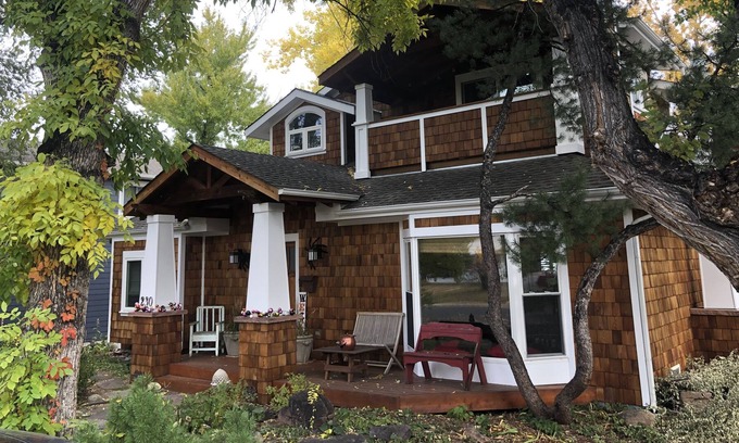Martin Acres House | Beautifully remodeled home near CU, Trails with Flatiron views.