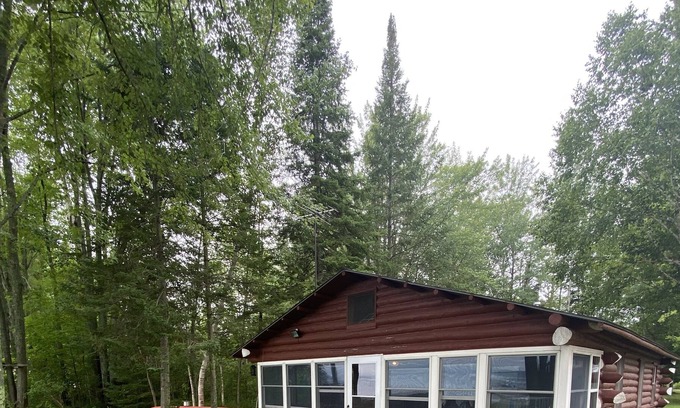 Levering Cabin | Beautifully remodeled log cabin on Douglas Lake