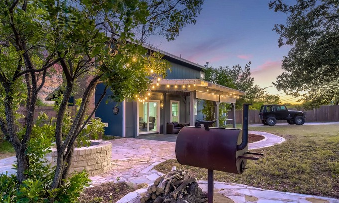North Austin Civic Association House | Beautifully Remolded 3 Bedroom Nearby the Q2 Stadium and The Domain - by PMI Austin Metro