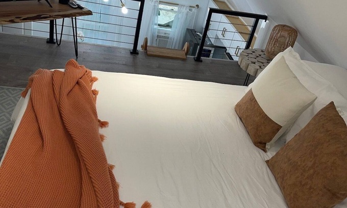 East Rockaway Apartment | Beautifully Renovated Modern Loft